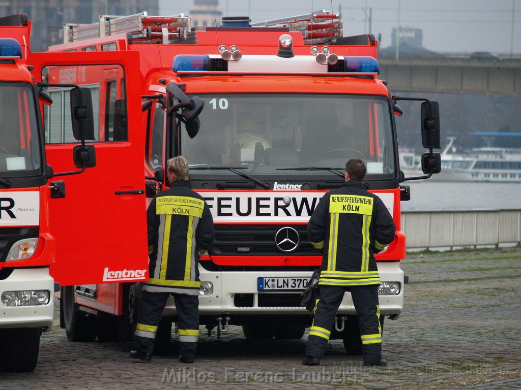 Neue LF`s fuer Koeln Uebergabe in Koeln Deutz an den Wachen  P083.JPG